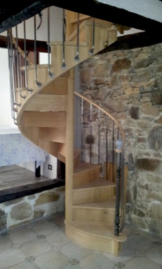Escalier de bistrot en colimaçon 130 cm de diamètre